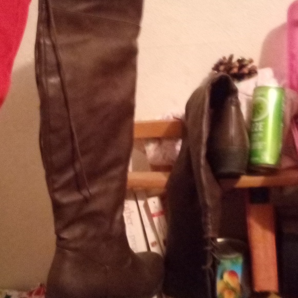 Brown long above knee knee-high leather boots - Picture 3 of 4